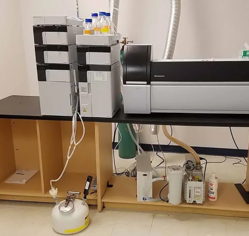Shimadzu LCMS-8040 Triple Quadrupole Liquid Chromatography-Mass Spectrometry System