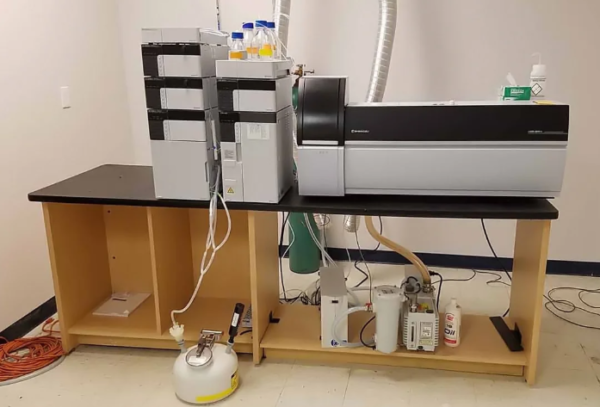 0b7ef42dbad627c297706e493c413c86 Shimadzu LCMS-8040 Triple Quadrupole Liquid Chromatography-Mass Spectrometry System
